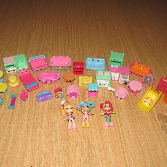Shopkins Shoppies Happy Places 70+ Pc House Pool Stable Food Truck Dolls - Picture 8 of 12